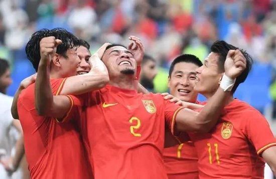 国米希望以800万欧元强制性先租后买的方式引进布坎南，并且基本与布鲁日谈妥，因此现在这笔交易距离达成只差国米主席张康阳同意，并提供资金支持。